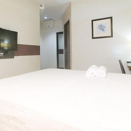 Lorenzzo Suites Hotel Makati City Esterno foto