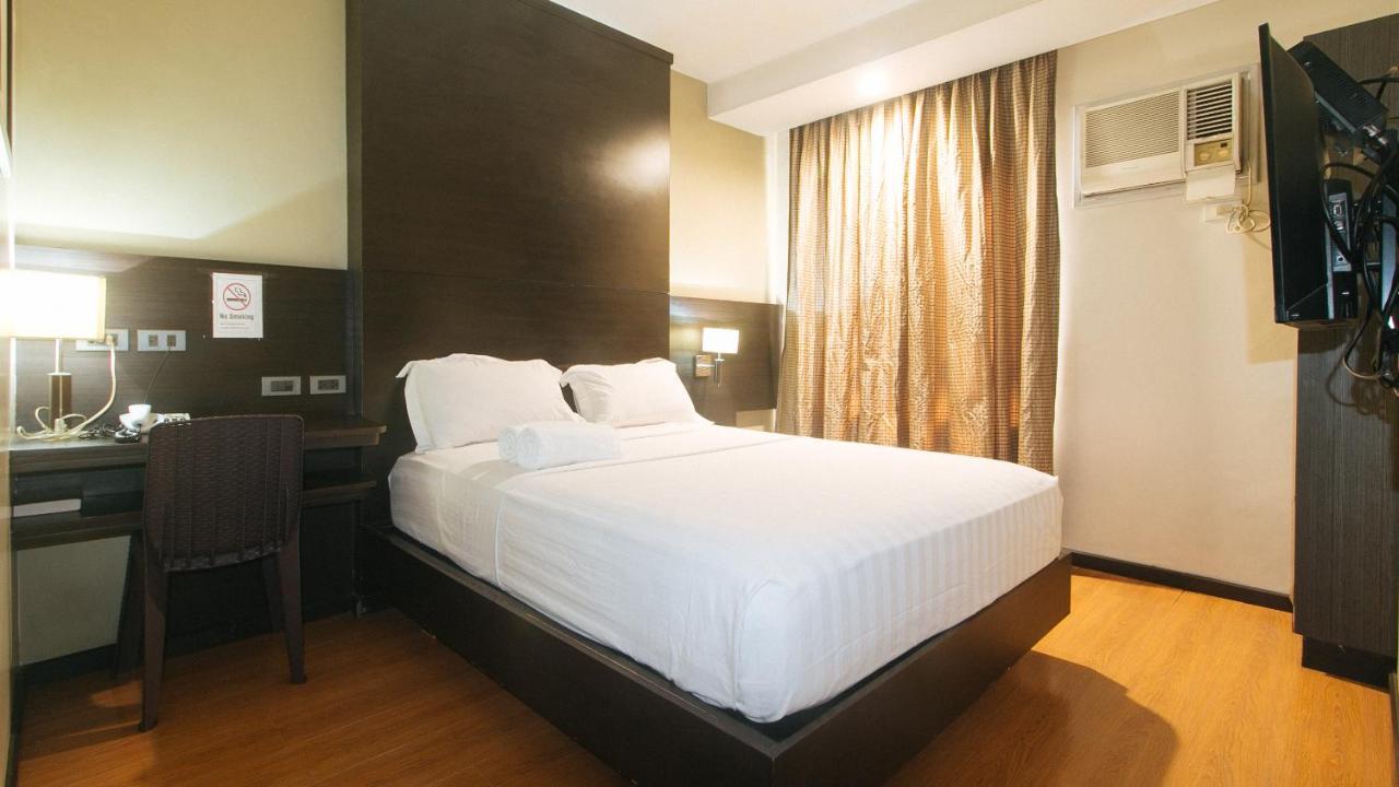 Lorenzzo Suites Hotel Makati City Esterno foto