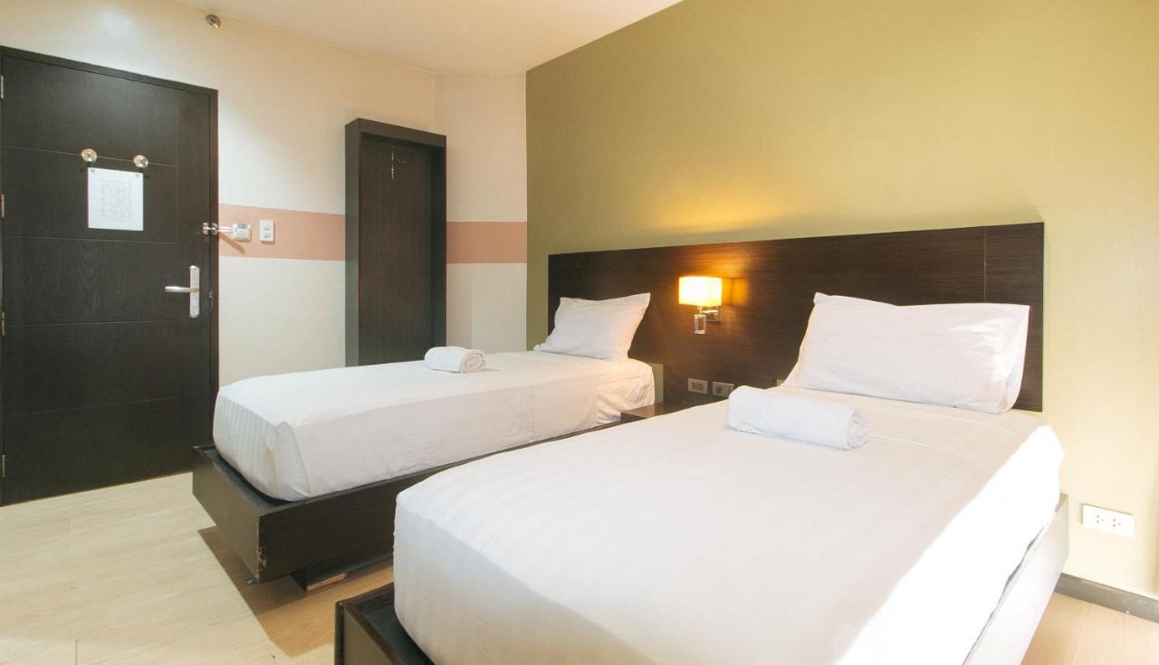 Lorenzzo Suites Hotel Makati City Esterno foto