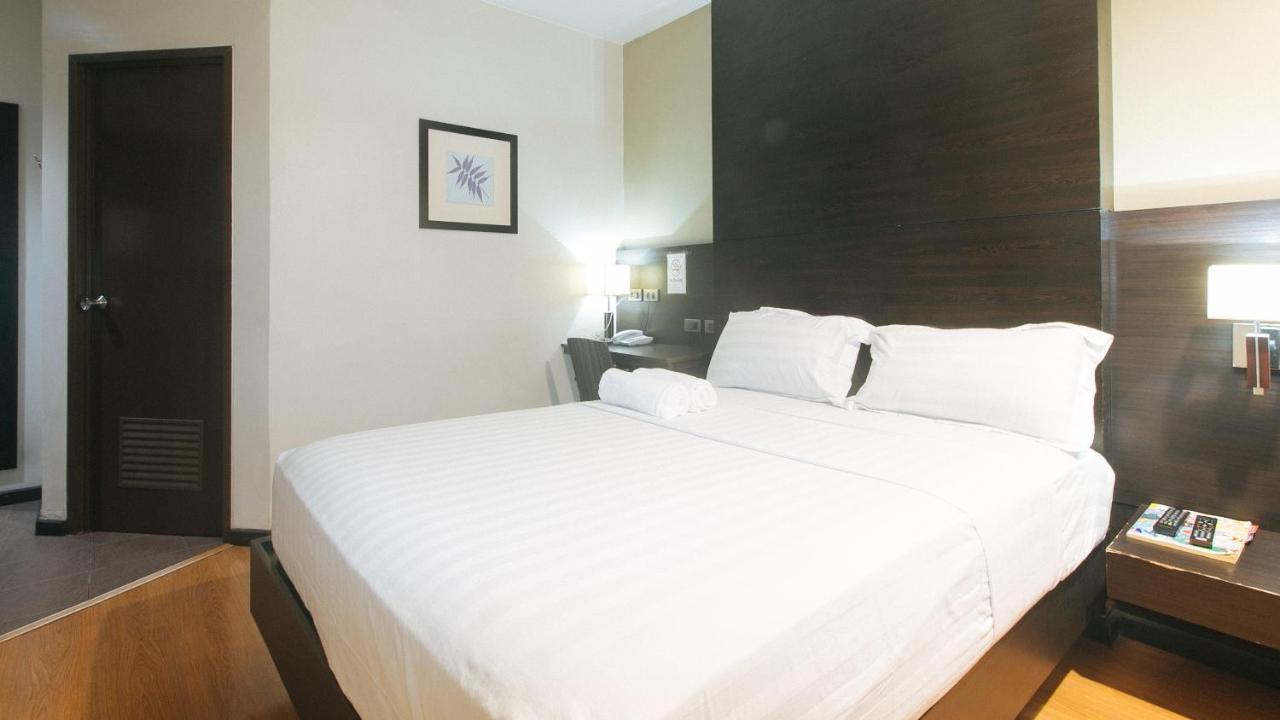 Lorenzzo Suites Hotel Makati City Esterno foto