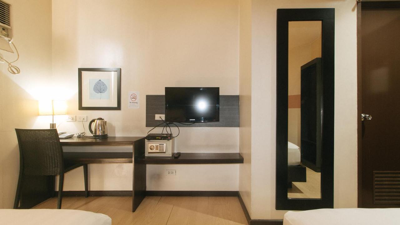Lorenzzo Suites Hotel Makati City Esterno foto