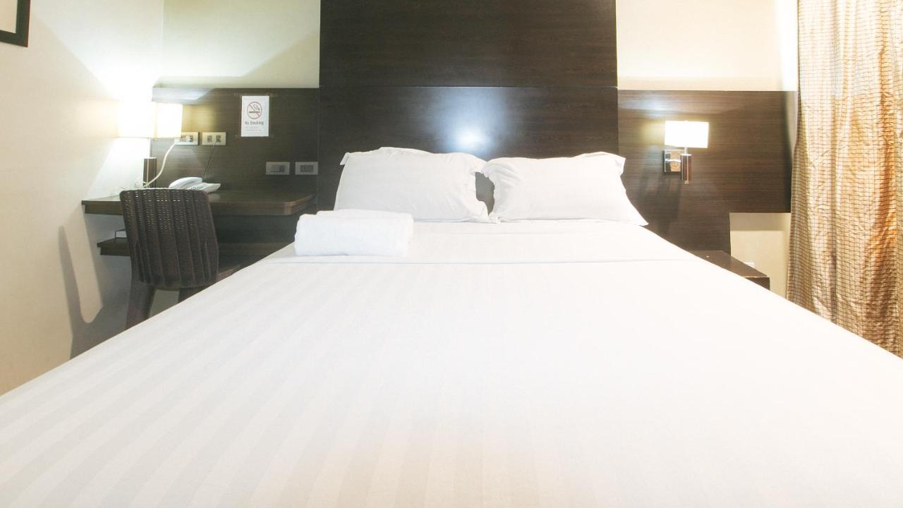Lorenzzo Suites Hotel Makati City Esterno foto