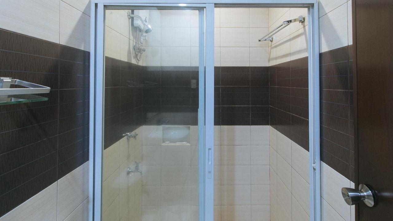 Lorenzzo Suites Hotel Makati City Esterno foto